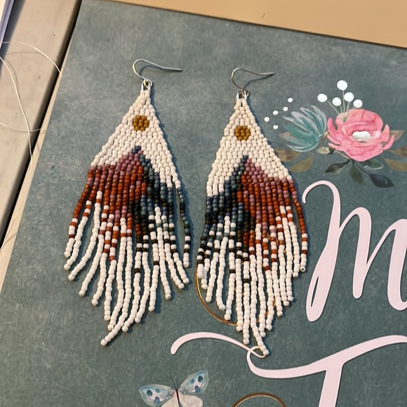 Premium beaded fringe earrings - Picture 5 of 5